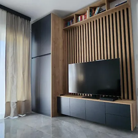 Airport Split Apartment *